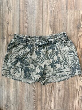 Old Navy Olive Green Leaf-Print Coastal Shorts